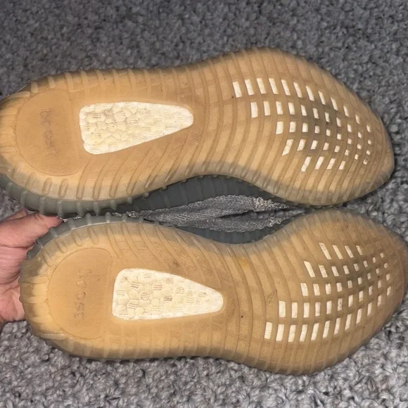 Yeezy Men’s 9.5 grey and tan - Picture 7 of 8